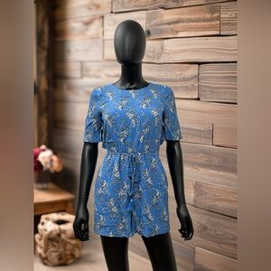 NWOT Chelsea‎ & Violet Blue Floral
Romper - Flowy & Feminine
Size XS